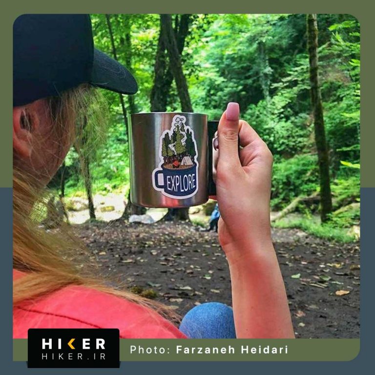 استیکر هایکر روی لیوان