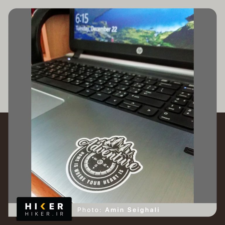 استیکر هایکر روی لپ تاپ