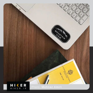استیکر هایکر روی لپ تاپ