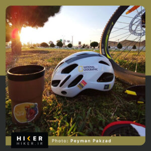 دو استیکر ضد آب آفرود با طرح "National Geographic" و پسزمینه سفید، مناسب برای کلاه دوچرخه