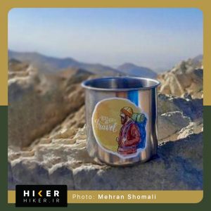 استیکر هایکر روی لیوان