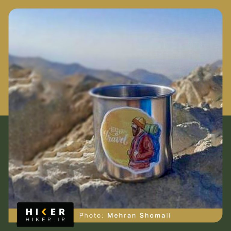 استیکر هایکر روی لیوان