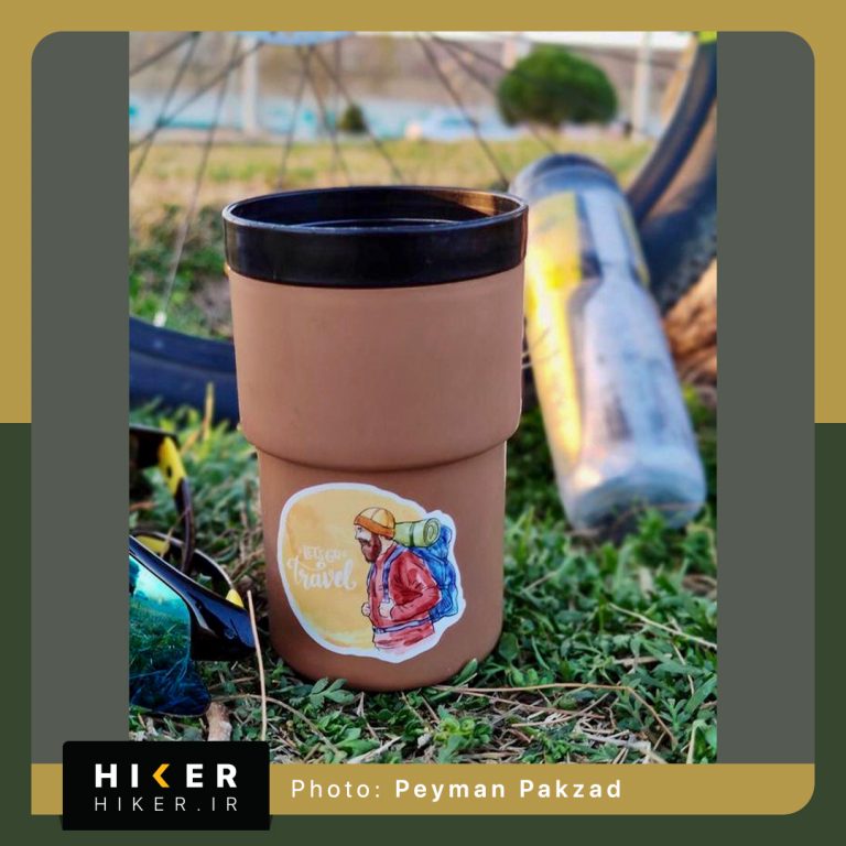 استیکر هایکر روی ماگ