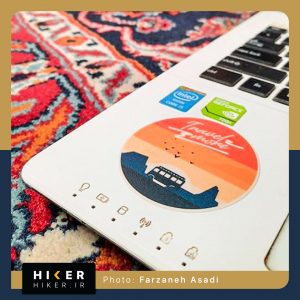استیکر هایکر روی لپتاپ