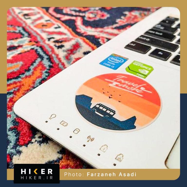 استیکر هایکر روی لپ‌تاپ