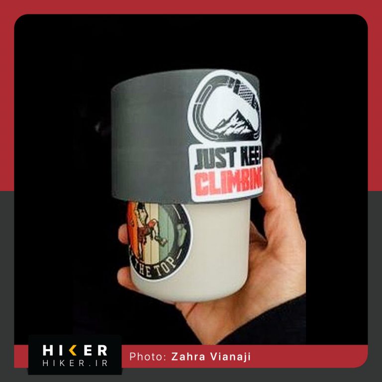 استیکر هایکر روی لیوان