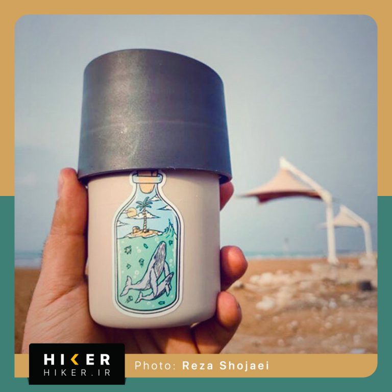 استیکر هایکر روی لیوان