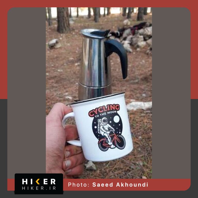 استیکر هایکر روی ماگ