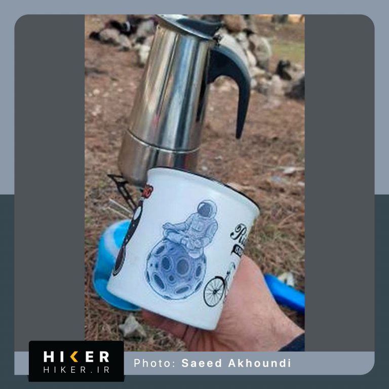 استیکر هایکر روی ماگ