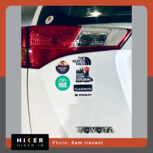 استیکر هایکر روی ماشین