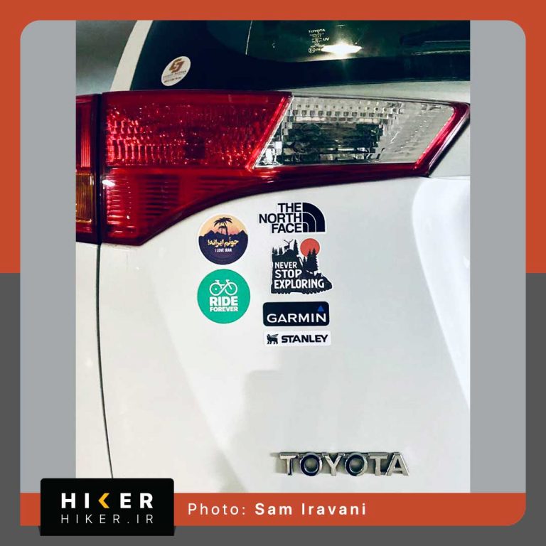 استیکر هایکر روی ماشین