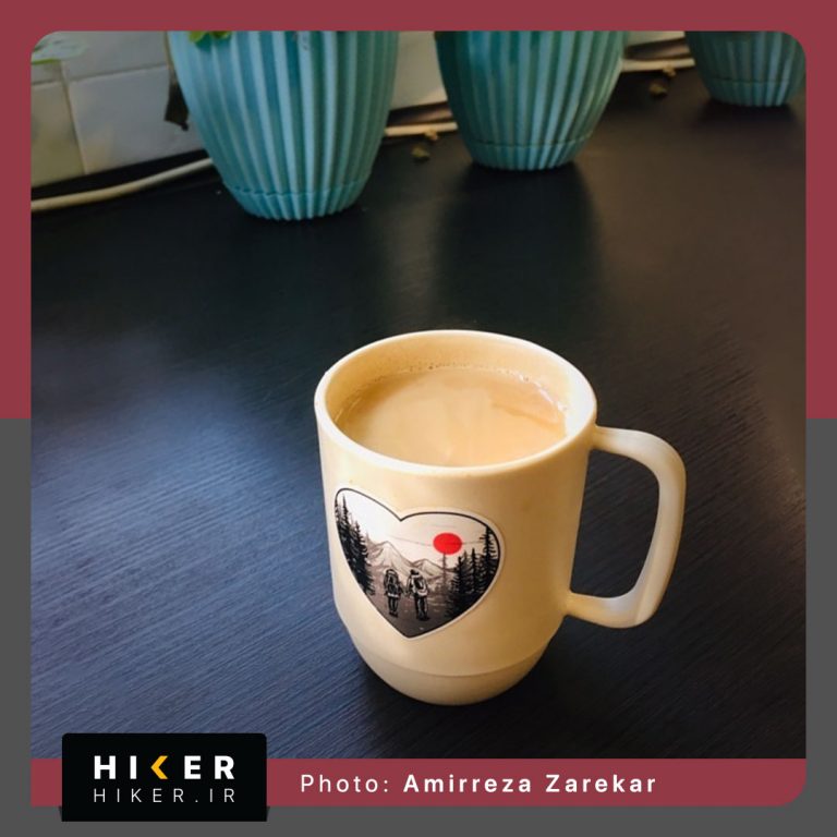 استیکر هایکر روی ماگ