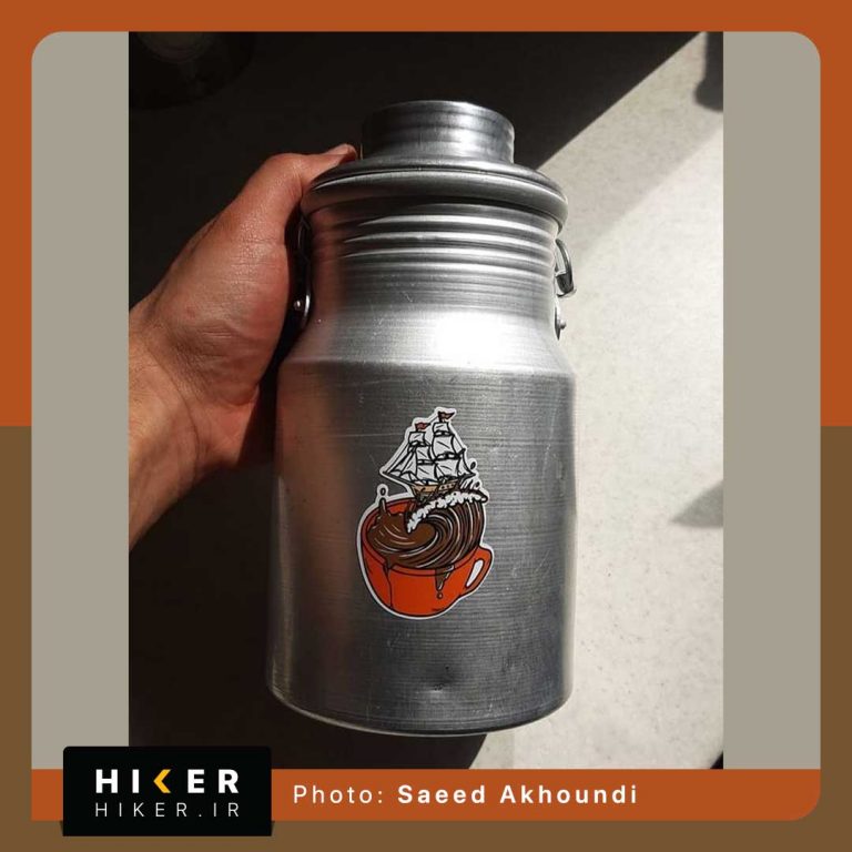 استیکر هایکر روی فلاسک