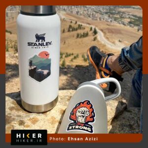 استیکر هایکر روی قمقمه آب