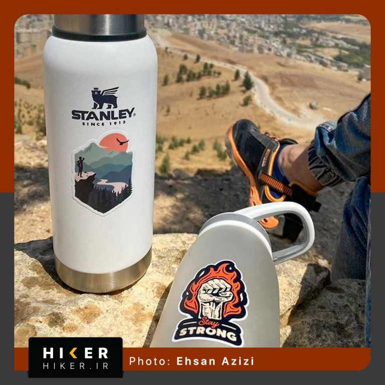 استیکر هایکر روی قمقمه آب