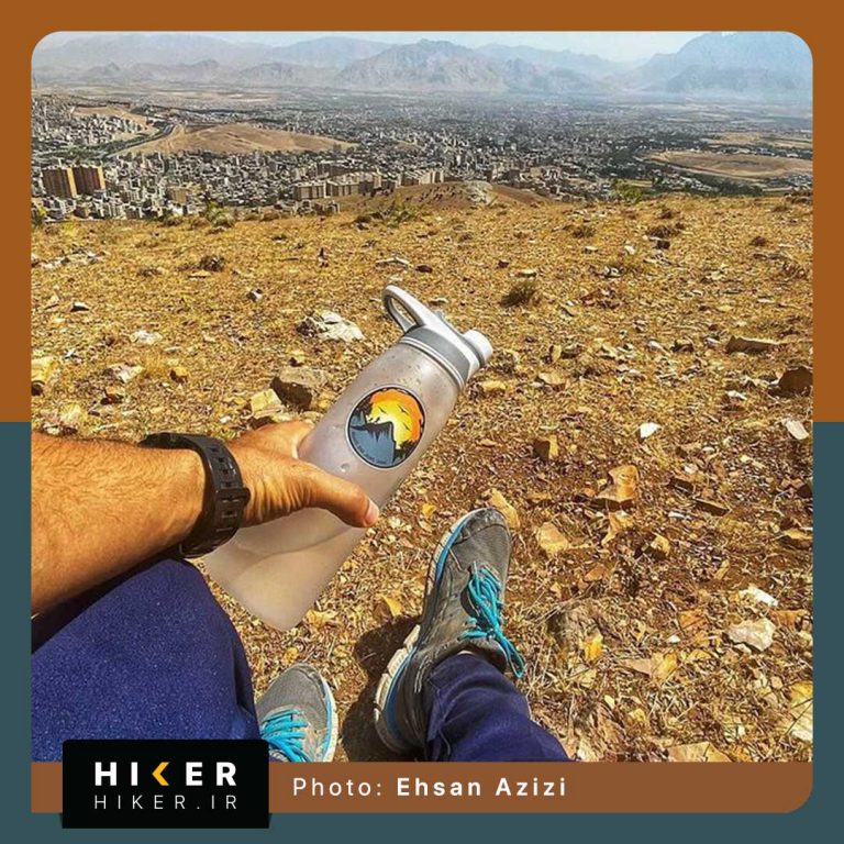 استیکر خاص دویدن با طرح کوهستان و خوسید و یک دونده زن و مرد، مناسب بطری آب