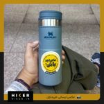 استیکر ضد آب زرد و مشکی با نوشته فارسی ماجراجوباش برند هایکر روی فلاسک استنلی