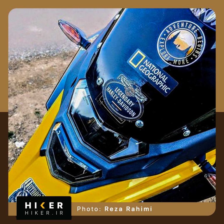 استیکر ژله‌ای با طرح سیلوئت یک کوهنورد در غروب مناسب موتور کراس