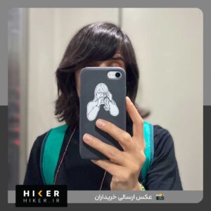 استیکر ضد آب با طرح دختری با دوربین عکاسی و به رنگ سفید و سیاه مناسب گوشی موبایل