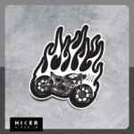 استیکر طرح موتورسیکلت کافه ریسر در میان شعله‌های آتش، مناسب نصب روی لپ‌تاپ، موتور، خودرو، کلاه ایمنی و تجهیزات موتورسواری.