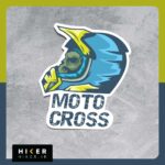 استیکر طرح کلاه ایمنی موتورکراس با تصویر اسکلت و نوشته Moto Cross، مناسب علاقه‌مندان به موتورسواری آفرود، موتورکراس، اندورو و ورزش‌های هیجان‌انگیز، ضد آب و ضد خش