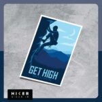 استیکر طرح سنگنورد در حال صعود از دیواره با نوشته Get High، مناسب علاقه‌مندان به سنگنوردی، کوهنوردی، صعود ورزشی، طبیعت‌گردی و ماجراجویی در فضای باز.
