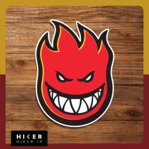 برچسب فانتزی لوگوی Spitfire با طرح شعله آتش خشمگین و خندان با تم رنگی مشکی، قرمز و زرد مناسب برای تزیین اسکیت‌بورد، لپ‌تاپ و ماشین.