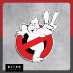 استیکر ضد اب لوگوی نوستالژیک فیلم سینمایی شکارچیان روح ۲ (Ghostbusters II) شامل یک روح سفید خندان که از میان تابلوی ممنوعیت قرمز رنگ عبور کرده و با انگشتان خود علامت پیروزی (V) یا عدد دو را نشان می‌دهد.