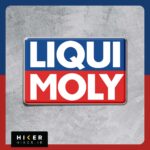 استیکر ژله ای مستطیلی با حاشیه سفید حاوی لوگوی دو رنگ برند لیکومولی (Liqui Moly) با نوشته‌های سفید در پس‌زمینه بالایی آبی و پس‌زمینه پایینی قرمز مناسب برای تزیین بدنه و شیشه خودرو افرود.
