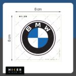 استیکر ژله ای دایره‌ای با حاشیه سفید حاوی لوگوی اصلی و کلاسیک برند ب‌ام‌و (BMW) شامل لایه بیرونی مشکی با نوشته سفید رنگ BMW و دایره مرکزی تقسیم‌شده به چهار ربع دایره متناوب آبی و سفید مناسب برای بدنه خودرو و شیشه ماشین.
