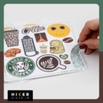 شیت استیکر با کیفیت قهوه با لیوان کافی، دانه قهوه، کوکی، ماچا و نوشته‌های مرتبط با کافه