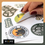 شیت استیکر لپ تاپ با موضوع طبیعت‌گردی، حفاظت از محیط‌زیست و حیات‌وحش شامل شعارهایی مثل «فقط ردپا به جا بگذار» و «حیات‌وحش را نجات دهید