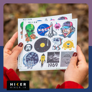 چند صفحه استیکر شیت فانتزی با موضوع فضا و علمی‌تخیلی شامل طرح‌های لوگوی ناسا، فضانورد، آلبرت انیشتین، موجودات فضایی (آدم‌فضایی)، شاتل فضایی و صفحه گرامافون طرح منظومه شمسی در دستان یک زن در طبیعت پاییزی