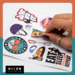 شیت استیکر با تم صخره‌نوردی حاوی تصاویر: دختر صخره‌نورد در حال صعود، هارنس سنگ‌نوردی، طناب گره‌خورده، ابزار حمایت، و استیکر تایپوگرافی Just Do It با فونت گرافیتی و رنگ نارنجی مناسب کلاه سنگنوردی