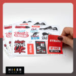 پکیج برچسب و استیکر انگیزشی دویدن؛ شامل استیکرهای ضدآب با طرح‌های مرتبط با اپلیکیشن Strava و دو ماراتن مناسب برای دوندگان