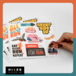 پکیج استیکر انگیزشی دویدن و ماراتن؛ شامل طرح‌های فانتزی کفش رانینگ، قمقمه فیروزه‌ای و شعارهای اختصاصی دوندگان و ورزشکاران استراوا.